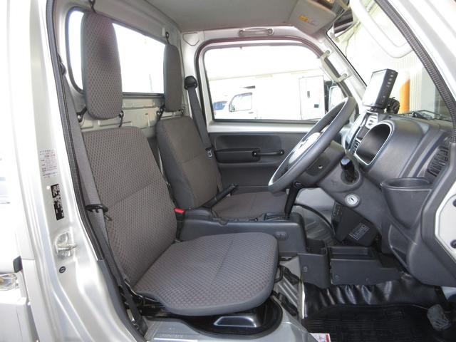 乗り降り、運転も楽々！大変広い室内空間を実現。乗り降りのしやすさはもちろん、良好な視界とあわせ、のびのび運転できる室内空間です。