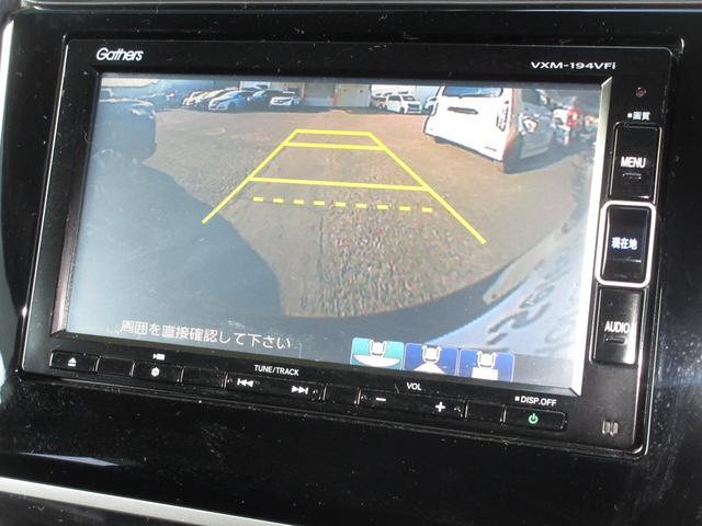 フィットハイブリッド Ｌホンダセンシング　純正メモリーナビＢｌｕｅｔｏｏｔｈＥＴＣＲカメラ　軽減ブレーキ　ＬＥＤ　サイドＳＲＳ　横滑り防止　フルセグテレビ　ナビＴＶ　パワーステアリング　盗難防止装置　オートクルーズ　ＥＴＣ車載器　ＤＶＤ再生（4枚目）