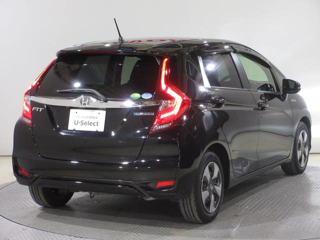 フィットハイブリッド Ｌホンダセンシング　純正メモリーナビＢｌｕｅｔｏｏｔｈＥＴＣＲカメラ　軽減ブレーキ　ＬＥＤ　サイドＳＲＳ　横滑り防止　フルセグテレビ　ナビＴＶ　パワーステアリング　盗難防止装置　オートクルーズ　ＥＴＣ車載器　ＤＶＤ再生（7枚目）