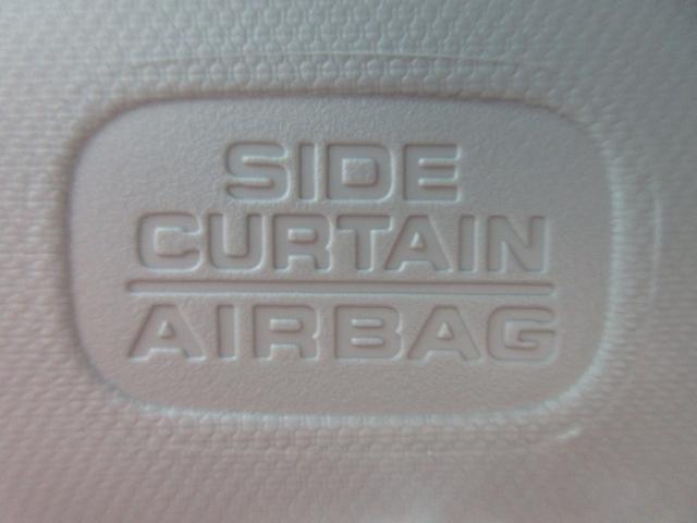 フィットハイブリッド Ｌホンダセンシング　純正メモリーナビＢｌｕｅｔｏｏｔｈＥＴＣＲカメラ　軽減ブレーキ　ＬＥＤ　サイドＳＲＳ　横滑り防止　フルセグテレビ　ナビＴＶ　パワーステアリング　盗難防止装置　オートクルーズ　ＥＴＣ車載器　ＤＶＤ再生（12枚目）