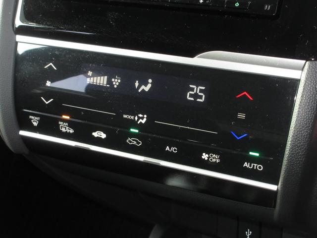 フィットハイブリッド Ｌホンダセンシング　純正メモリーナビＢｌｕｅｔｏｏｔｈＥＴＣＲカメラ　軽減ブレーキ　ＬＥＤ　サイドＳＲＳ　横滑り防止　フルセグテレビ　ナビＴＶ　パワーステアリング　盗難防止装置　オートクルーズ　ＥＴＣ車載器　ＤＶＤ再生（13枚目）