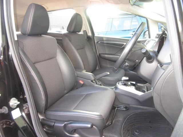 フィットハイブリッド Ｌホンダセンシング　純正メモリーナビＢｌｕｅｔｏｏｔｈＥＴＣＲカメラ　軽減ブレーキ　ＬＥＤ　サイドＳＲＳ　横滑り防止　フルセグテレビ　ナビＴＶ　パワーステアリング　盗難防止装置　オートクルーズ　ＥＴＣ車載器　ＤＶＤ再生（14枚目）