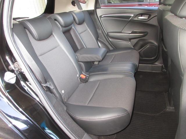 フィットハイブリッド Ｌホンダセンシング　純正メモリーナビＢｌｕｅｔｏｏｔｈＥＴＣＲカメラ　軽減ブレーキ　ＬＥＤ　サイドＳＲＳ　横滑り防止　フルセグテレビ　ナビＴＶ　パワーステアリング　盗難防止装置　オートクルーズ　ＥＴＣ車載器　ＤＶＤ再生（15枚目）