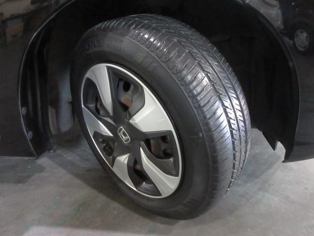 フィットハイブリッド Ｌホンダセンシング　純正メモリーナビＢｌｕｅｔｏｏｔｈＥＴＣＲカメラ　軽減ブレーキ　ＬＥＤ　サイドＳＲＳ　横滑り防止　フルセグテレビ　ナビＴＶ　パワーステアリング　盗難防止装置　オートクルーズ　ＥＴＣ車載器　ＤＶＤ再生（20枚目）