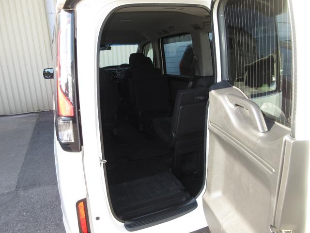 ステップワゴンスパーダ スパーダホンダセンシング 純正メモリーナビBluetoothETCRカメラワンオーナー 盗難防止 助手席エアバッグ ワンオーナ- Wパワスラ リアオートエアコン 地デジ サイドエアバッグ LEDライト 横滑り防止システム 禁煙(10枚目)