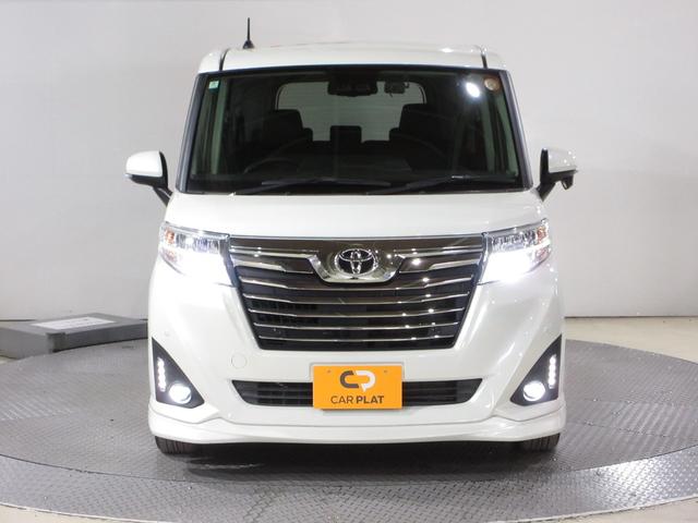 ハロゲンより明るく、より遠くまでさらなる安心感のあるＬＥＤヘッドライトを採用。照射軸の上下方向を自動調整するオートレベリング機構、点灯忘れも防止できるオートライトコントロール機構付きです。