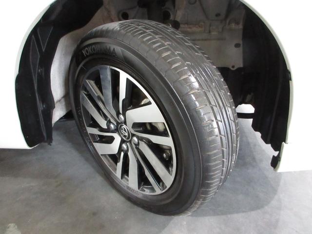 タイヤはブリヂストンエコピア２０２２年製がついています。そして足元を精悍に引き締める純正１４インチアルミホイール、おしゃれは足元から、カッコイイですね！