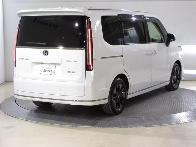 ステップワゴン ｅ：ＨＥＶスパーダ　ワンオーナー　禁煙車　純正１１．４インチナビ　フルセグ　Ｂｌｕｅｔｏｏｔｈ　ＵＳＢ　ミュージックサーバー　前後ドラレコ　ＥＴＣ２．０　バックカメラ　シートヒーター　両側電動スライドドア　ＬＥＤライト（11枚目）