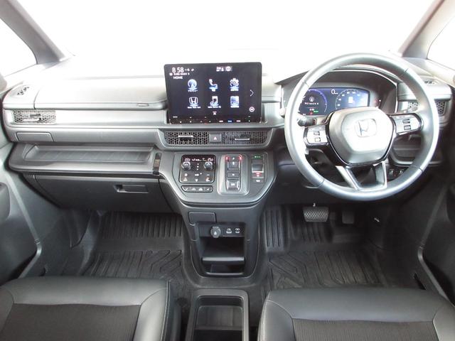 ステップワゴン ｅ：ＨＥＶスパーダ　ワンオーナー　禁煙車　純正１１．４インチナビ　フルセグ　Ｂｌｕｅｔｏｏｔｈ　ＵＳＢ　ミュージックサーバー　前後ドラレコ　ＥＴＣ２．０　バックカメラ　シートヒーター　両側電動スライドドア　ＬＥＤライト（13枚目）