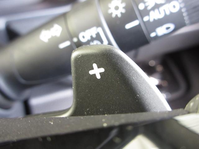 ステップワゴン ｅ：ＨＥＶスパーダ　ワンオーナー　禁煙車　純正１１．４インチナビ　フルセグ　Ｂｌｕｅｔｏｏｔｈ　ＵＳＢ　ミュージックサーバー　前後ドラレコ　ＥＴＣ２．０　バックカメラ　シートヒーター　両側電動スライドドア　ＬＥＤライト（17枚目）