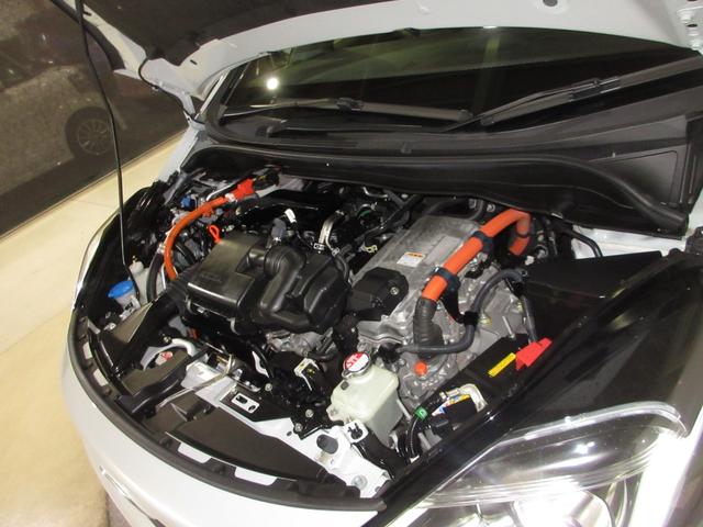 フィット ｅ：ＨＥＶベーシック　ホンダセンシング純正メモリーナビＢｌｕｅｔｏｏｔｈＲカメラ　カーテンエアバッグ　ＵＳＢポート　セキュリティアラーム　スマートキー　ＬＥＤヘッド　パワーウインドウ　オートエアコン　クルーズコントロール（2枚目）