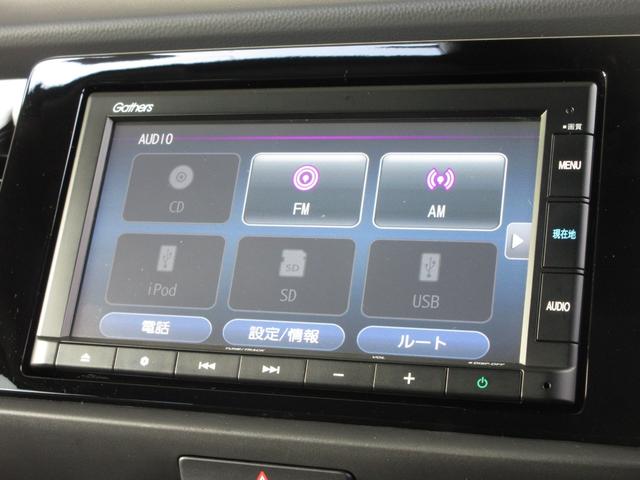 フィット ｅ：ＨＥＶベーシック　ホンダセンシング純正メモリーナビＢｌｕｅｔｏｏｔｈＲカメラ　カーテンエアバッグ　ＵＳＢポート　セキュリティアラーム　スマートキー　ＬＥＤヘッド　パワーウインドウ　オートエアコン　クルーズコントロール（3枚目）
