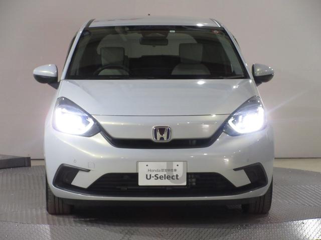 フィット ｅ：ＨＥＶベーシック　ホンダセンシング純正メモリーナビＢｌｕｅｔｏｏｔｈＲカメラ　カーテンエアバッグ　ＵＳＢポート　セキュリティアラーム　スマートキー　ＬＥＤヘッド　パワーウインドウ　オートエアコン　クルーズコントロール（5枚目）