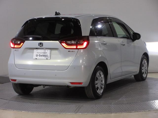 フィット ｅ：ＨＥＶベーシック　ホンダセンシング純正メモリーナビＢｌｕｅｔｏｏｔｈＲカメラ　カーテンエアバッグ　ＵＳＢポート　セキュリティアラーム　スマートキー　ＬＥＤヘッド　パワーウインドウ　オートエアコン　クルーズコントロール（8枚目）