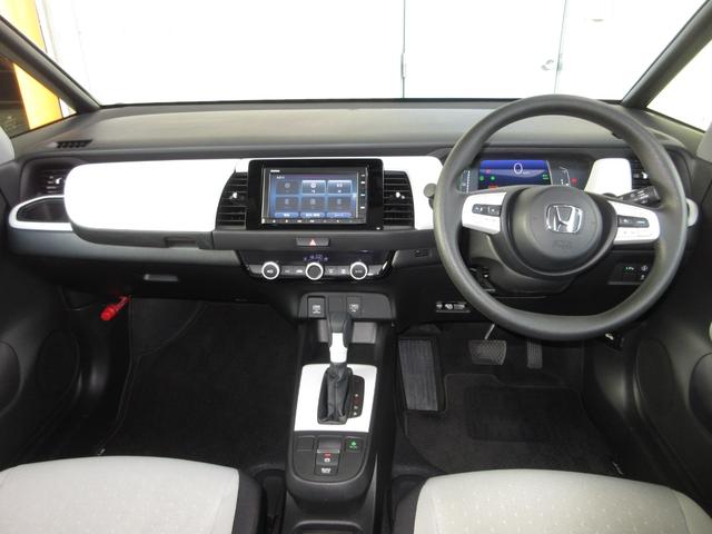 フィット ｅ：ＨＥＶベーシック　ホンダセンシング純正メモリーナビＢｌｕｅｔｏｏｔｈＲカメラ　カーテンエアバッグ　ＵＳＢポート　セキュリティアラーム　スマートキー　ＬＥＤヘッド　パワーウインドウ　オートエアコン　クルーズコントロール（9枚目）