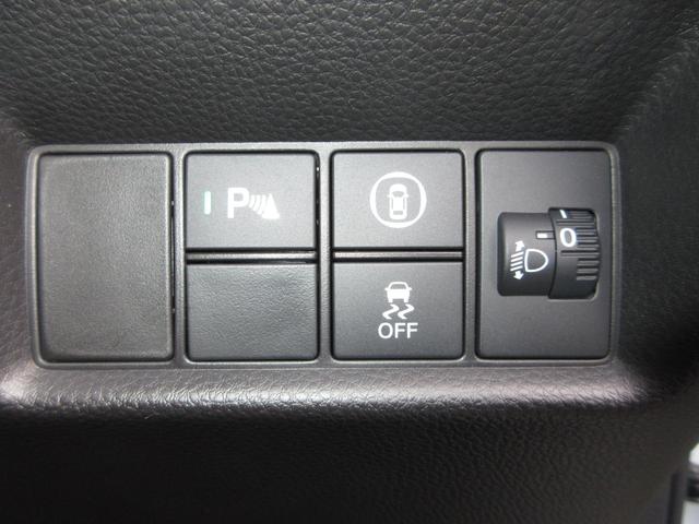 フィット ｅ：ＨＥＶベーシック　ホンダセンシング純正メモリーナビＢｌｕｅｔｏｏｔｈＲカメラ　カーテンエアバッグ　ＵＳＢポート　セキュリティアラーム　スマートキー　ＬＥＤヘッド　パワーウインドウ　オートエアコン　クルーズコントロール（10枚目）