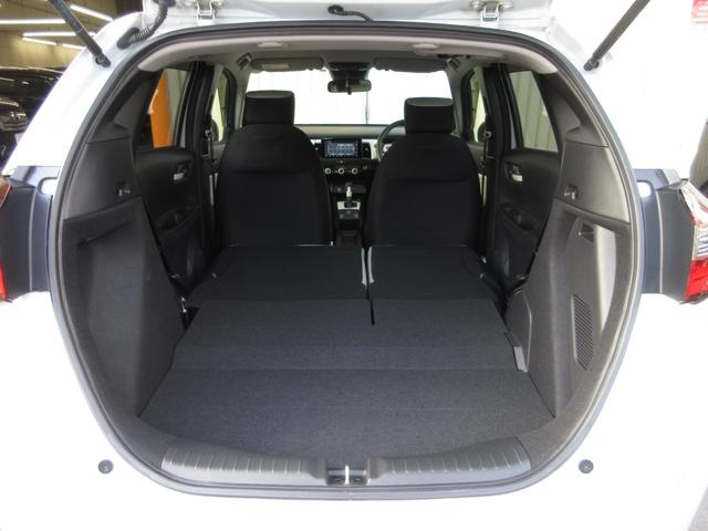 フィット ｅ：ＨＥＶベーシック　ホンダセンシング純正メモリーナビＢｌｕｅｔｏｏｔｈＲカメラ　カーテンエアバッグ　ＵＳＢポート　セキュリティアラーム　スマートキー　ＬＥＤヘッド　パワーウインドウ　オートエアコン　クルーズコントロール（16枚目）