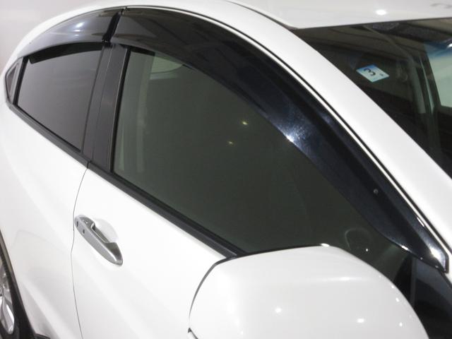 ヴェゼル ハイブリッドＸ　・ホワイトオーキッドパール　・平成２６年３月登録　・走行６万８千キロ　・車検…令和９年３月　・ワンオーナー　・純正ナビ　・リアカメラ　・ＥＴＣ　・あんしんパッケージ　・Ｂｌｕｅｔｏｏｔｈ　ＡＵＤＩＯ（9枚目）