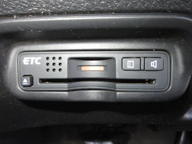 ヴェゼル ハイブリッドＸ　・ホワイトオーキッドパール　・平成２６年３月登録　・走行６万８千キロ　・車検…令和９年３月　・ワンオーナー　・純正ナビ　・リアカメラ　・ＥＴＣ　・あんしんパッケージ　・Ｂｌｕｅｔｏｏｔｈ　ＡＵＤＩＯ（11枚目）