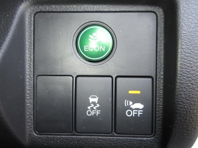 ヴェゼル ハイブリッドＸ　・ホワイトオーキッドパール　・平成２６年３月登録　・走行６万８千キロ　・車検…令和９年３月　・ワンオーナー　・純正ナビ　・リアカメラ　・ＥＴＣ　・あんしんパッケージ　・Ｂｌｕｅｔｏｏｔｈ　ＡＵＤＩＯ（12枚目）