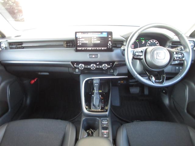 ヴェゼル ｅ：ＨＥＶＺ　ホンダコネクトディスプレイ・１オーナー・禁煙車・前後ドラレコ・パワーテールゲート・ブラインドスポットインフォメーション・渋滞追従・レーンアシスト・Ａｐｐｌｅ　ＣａｒＰｌａｙ・Ａｎｄｒｏｉｄ　Ａｕｔｏ／（10枚目）