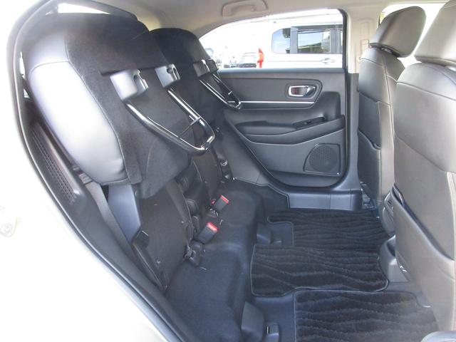 ヴェゼル ｅ：ＨＥＶＺ　ホンダコネクトディスプレイ・１オーナー・禁煙車・前後ドラレコ・パワーテールゲート・ブラインドスポットインフォメーション・渋滞追従・レーンアシスト・Ａｐｐｌｅ　ＣａｒＰｌａｙ・Ａｎｄｒｏｉｄ　Ａｕｔｏ／（20枚目）