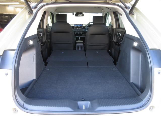 ヴェゼル ｅ：ＨＥＶＺ　ホンダコネクトディスプレイ・１オーナー・禁煙車・前後ドラレコ・パワーテールゲート・ブラインドスポットインフォメーション・渋滞追従・レーンアシスト・Ａｐｐｌｅ　ＣａｒＰｌａｙ・Ａｎｄｒｏｉｄ　Ａｕｔｏ／（21枚目）