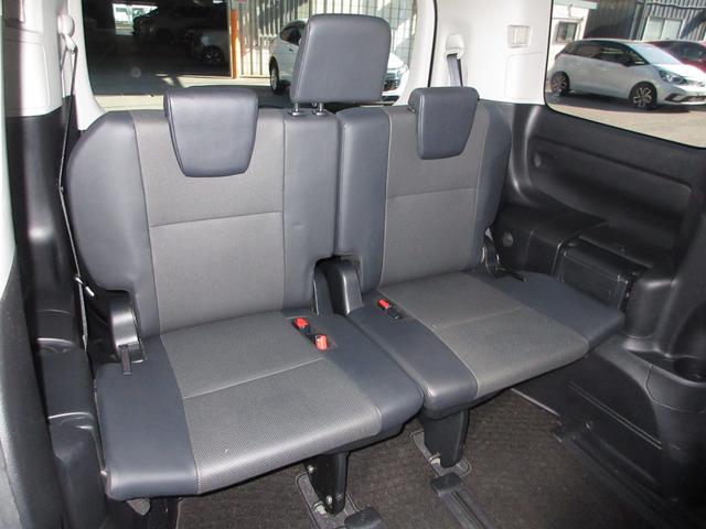 エスクァイア Ｇｉ　１年保証（距離無制限）　禁煙車　ワンオーナー　２０２３年製タイヤ　バックカメラ　Ｂｌｕｅｔｏｏｔｈ　前席シートヒーター　純正９インチメモリーナビ　ＥＴＣ　ＬＥＤヘッドライト　フルセグ　ＣＤ　ＤＶＤ（11枚目）