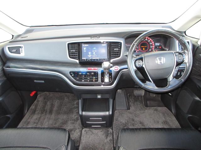 握りやすいハンドルには、オーディオコントロールとクルーズコントロールスイッチが装備されており、ハンドルから手を離さずに操作が出来ます。感覚で操作ができて便利で安全ですね！