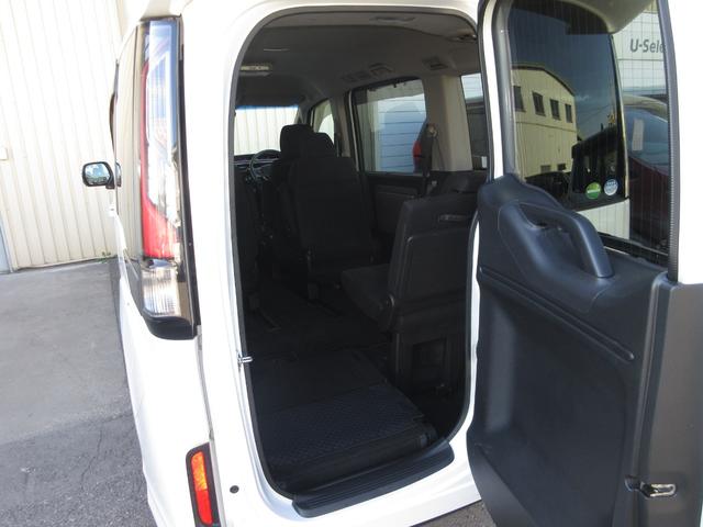 ステップワゴンスパーダ スパーダホンダセンシング　純正１０インチメモリーナビＢｌｕｅｔｏｏｔｈＥＴＣＲカメラワンオーナー　盗難防止　助手席エアバッグ　ワンオーナ－　Ｗパワスラ　地デジ　ＬＥＤライト　横滑り防止システム　オートエアコン　リアカメラ　禁煙（13枚目）