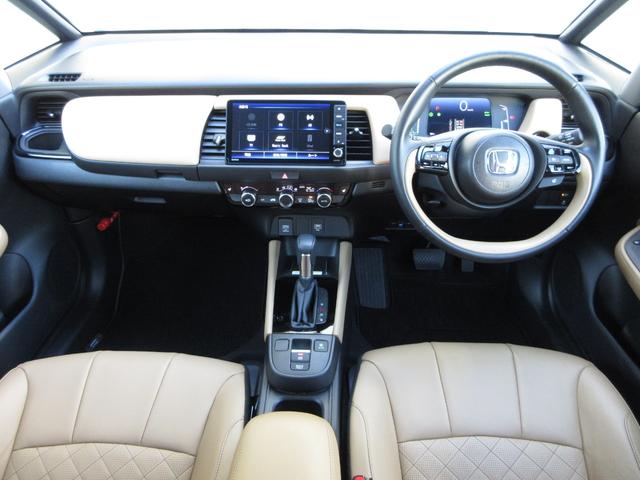 フィット ｅ：ＨＥＶリュクス　禁煙車ホンダセンシング純正９インチメモリーナビＢｌｕｅｔｏｏｔｈＥＴＣＲカメラワンオーナー　誤発進抑制機能　Ｉオーナー　リアカメラ　ＥＴＣ付　ＬＥＤ　シートヒーター　クルーズコントロール　ＤＶＤ（2枚目）