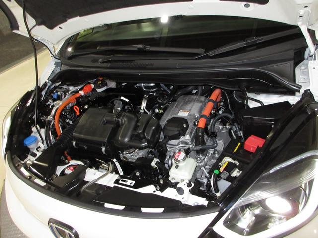 フィット ｅ：ＨＥＶリュクス　禁煙車ホンダセンシング純正９インチメモリーナビＢｌｕｅｔｏｏｔｈＥＴＣＲカメラワンオーナー　誤発進抑制機能　Ｉオーナー　リアカメラ　ＥＴＣ付　ＬＥＤ　シートヒーター　クルーズコントロール　ＤＶＤ（3枚目）