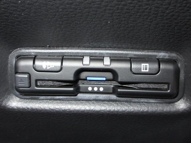 フィット ｅ：ＨＥＶリュクス　禁煙車ホンダセンシング純正９インチメモリーナビＢｌｕｅｔｏｏｔｈＥＴＣＲカメラワンオーナー　誤発進抑制機能　Ｉオーナー　リアカメラ　ＥＴＣ付　ＬＥＤ　シートヒーター　クルーズコントロール　ＤＶＤ（7枚目）