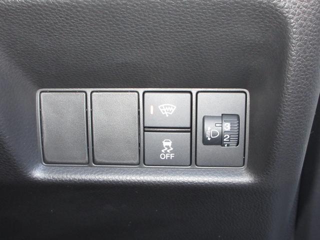 フィット ｅ：ＨＥＶリュクス　禁煙車ホンダセンシング純正９インチメモリーナビＢｌｕｅｔｏｏｔｈＥＴＣＲカメラワンオーナー　誤発進抑制機能　Ｉオーナー　リアカメラ　ＥＴＣ付　ＬＥＤ　シートヒーター　クルーズコントロール　ＤＶＤ（15枚目）