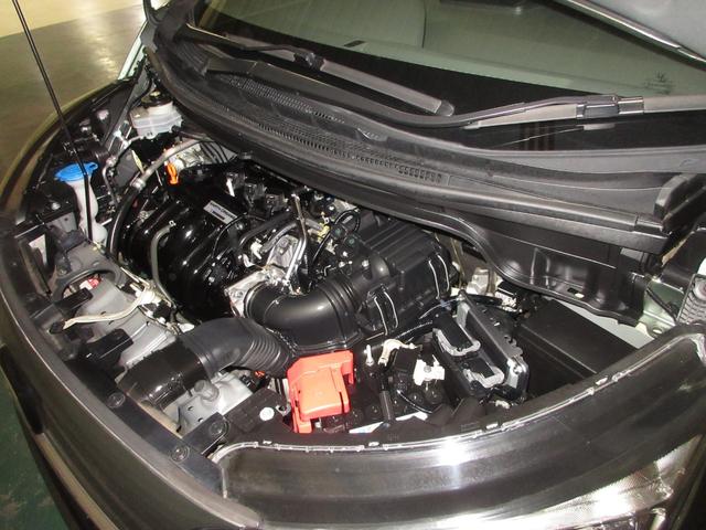 フリードハイブリッド ハイブリッド・Ｇホンダセンシング　ワンオーナー　純正メモリーナビ　Ｂｌｕｅｔｏｏｔｈ　ＥＴＣ　Ｒカメラ　ＬＥＤヘッドライト　コーナーリングライト　オートリトラミラー　センターテーブル　両側電動スライドドア　Ｃパッケージ　シートヒーター（6枚目）