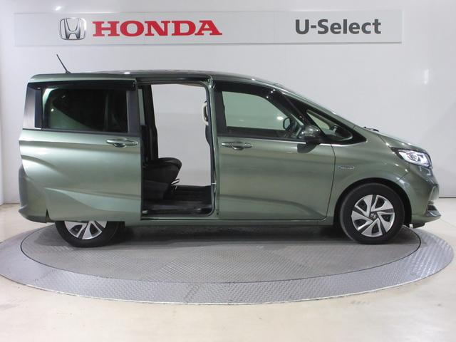 フリードハイブリッド ハイブリッド・Ｇホンダセンシング　ワンオーナー　純正メモリーナビ　Ｂｌｕｅｔｏｏｔｈ　ＥＴＣ　Ｒカメラ　ＬＥＤヘッドライト　コーナーリングライト　オートリトラミラー　センターテーブル　両側電動スライドドア　Ｃパッケージ　シートヒーター（7枚目）