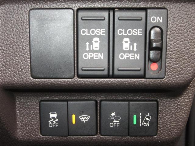 フリードハイブリッド ハイブリッド・Ｇホンダセンシング　ワンオーナー　純正メモリーナビ　Ｂｌｕｅｔｏｏｔｈ　ＥＴＣ　Ｒカメラ　ＬＥＤヘッドライト　コーナーリングライト　オートリトラミラー　センターテーブル　両側電動スライドドア　Ｃパッケージ　シートヒーター（16枚目）