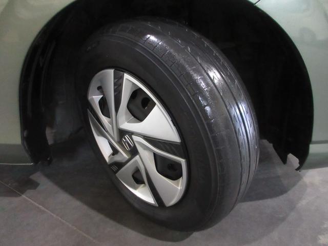 フリードハイブリッド ハイブリッド・Ｇホンダセンシング　ワンオーナー　純正メモリーナビ　Ｂｌｕｅｔｏｏｔｈ　ＥＴＣ　Ｒカメラ　ＬＥＤヘッドライト　コーナーリングライト　オートリトラミラー　センターテーブル　両側電動スライドドア　Ｃパッケージ　シートヒーター（25枚目）