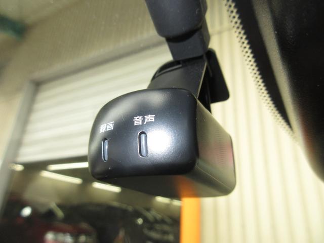 オーラ ニスモ　１年保証（距離無制限）禁煙車　ローダウン　ミシュランタイヤ　純正コネクトナビ　Ｂｌｕｅｔｏｏｔｈ　全周囲カメラ　ドラレコ　ＥＴＣ２．０　前席シートヒーター　ＬＥＤヘッドライト　アドバンスルームミラー（4枚目）