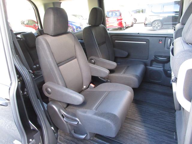 ステップワゴンスパーダ スパーダホンダセンシング　純正９インチメモリーナビＢｌｕｅｔｏｏｔｈＥＴＣＲカメラワンオーナー　盗難防止　助手席エアバッグ　ワンオーナ－　Ｗパワスラ　記録簿有　リアオートエアコン　地デジ　ＬＥＤライト　横滑り防止システム（17枚目）