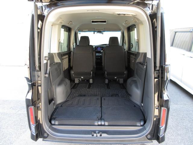 ステップワゴンスパーダ スパーダホンダセンシング　純正９インチメモリーナビＢｌｕｅｔｏｏｔｈＥＴＣＲカメラワンオーナー　盗難防止　助手席エアバッグ　ワンオーナ－　Ｗパワスラ　記録簿有　リアオートエアコン　地デジ　ＬＥＤライト　横滑り防止システム（19枚目）