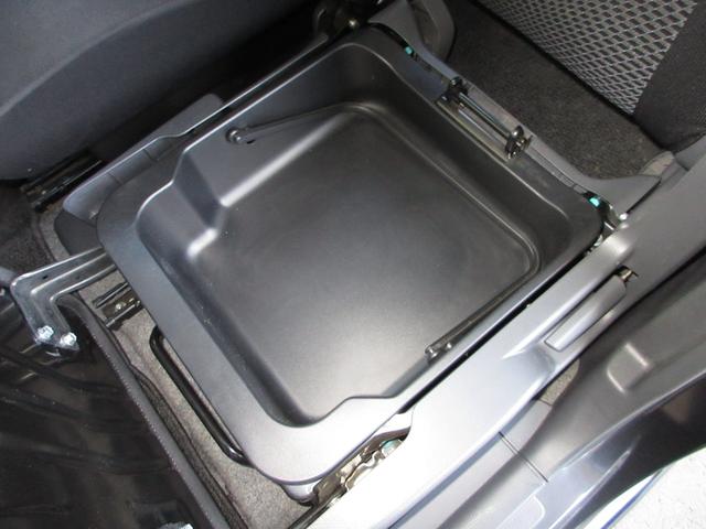 ワゴンRスティングレー X 3カ月保証(走行距離無制限) 2023年製タイヤ ワンオーナー 純正CDチューナー オートエアコン ディスチャージヘッドライト アルミホイール ドアバイザー フォグライト(16枚目)