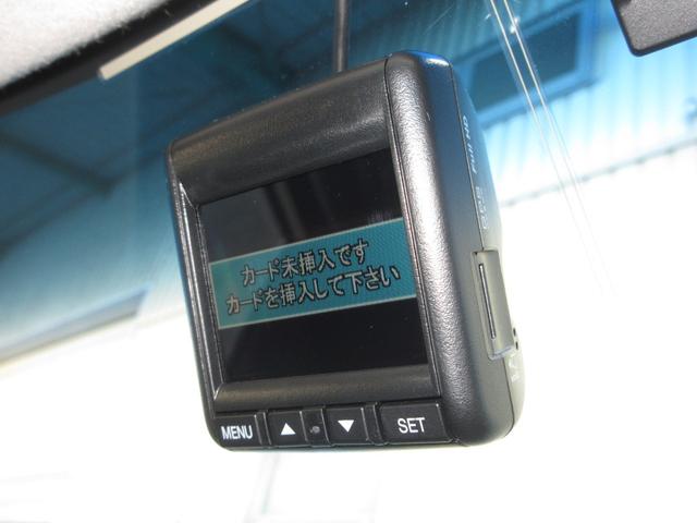 Ｎ－ＯＮＥ プレミアム　ケンウッド８インチメモリーナビＢｌｕｅｔｏｏｔｈＥＴＣＲカメラ　ＤＶＤ再生機能　運転席エアバック　横滑防止　イモビライザー　ＥＴＣ装備　地デジ　バックモニター　助手席エアバック　パワーステ　キーレス（4枚目）