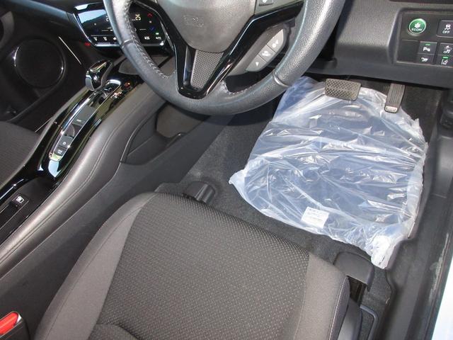 ヴェゼル ハイブリッドX・ホンダセンシング ・いまコレ+フロアマット(新品フロアマット) ・平成31年3月登録 ・走行3万8千キロ ・車検2年付 ・純正ナビ ・リアカメラ ・ETC ・ドアバイザー ・LEDヘッドライト ・1年保証付(6枚目)