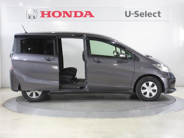 フリード Ｇジャストセレクション　禁煙　ワンオーナー　純正９インチナビ　リアカメラ　ＥＴＣ　ディスチャージライト　オートライト　ＨＯＮＤＡスマートキー　イモビライザー　フルオートエアコン　運転席ハイトアジャスター　セキュリティアラーム（6枚目）