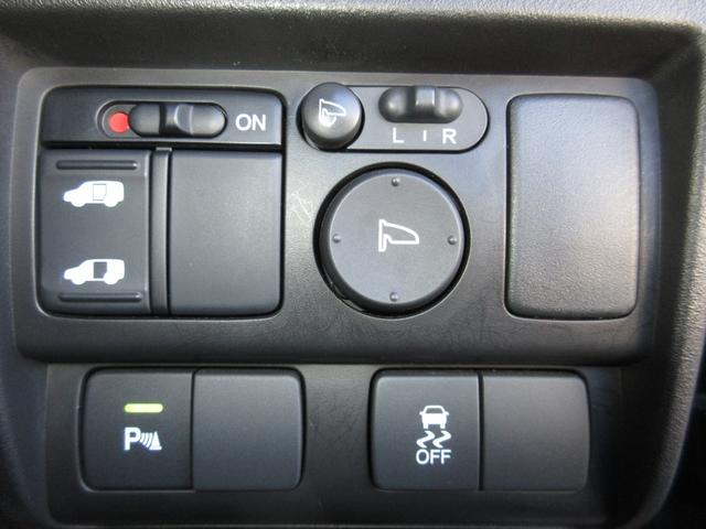 フリード Ｇジャストセレクション　禁煙　ワンオーナー　純正９インチナビ　リアカメラ　ＥＴＣ　ディスチャージライト　オートライト　ＨＯＮＤＡスマートキー　イモビライザー　フルオートエアコン　運転席ハイトアジャスター　セキュリティアラーム（12枚目）