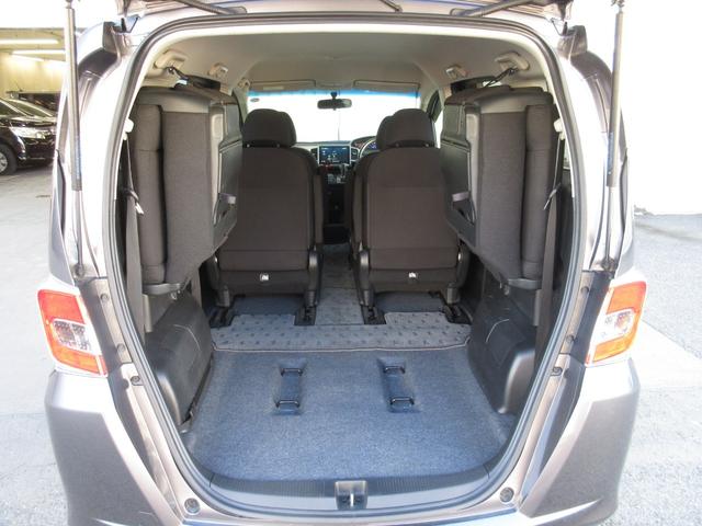 フリード Ｇジャストセレクション　禁煙　ワンオーナー　純正９インチナビ　リアカメラ　ＥＴＣ　ディスチャージライト　オートライト　ＨＯＮＤＡスマートキー　イモビライザー　フルオートエアコン　運転席ハイトアジャスター　セキュリティアラーム（14枚目）