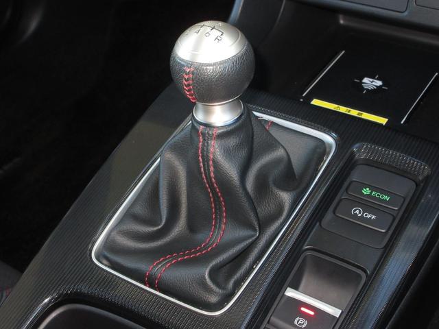 シビック ＥＸ　禁煙　ワンオーナー　６速マニュアル　ＢＯＳＥプレミアムサウンドシステム　ワイヤレス充電器　レザーＸスウェードコンビシート　運転席８Ｗａｙ助手席４Ｗａｙパワーシート　ブラインドスポットインフォメーション（5枚目）