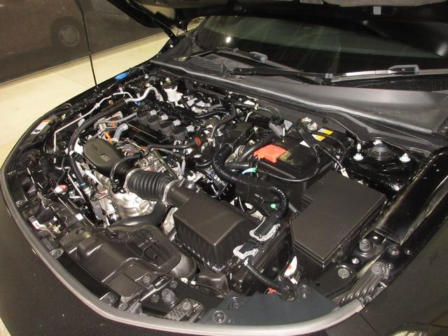 シビック ＥＸ　禁煙　ワンオーナー　６速マニュアル　ＢＯＳＥプレミアムサウンドシステム　ワイヤレス充電器　レザーＸスウェードコンビシート　運転席８Ｗａｙ助手席４Ｗａｙパワーシート　ブラインドスポットインフォメーション（7枚目）