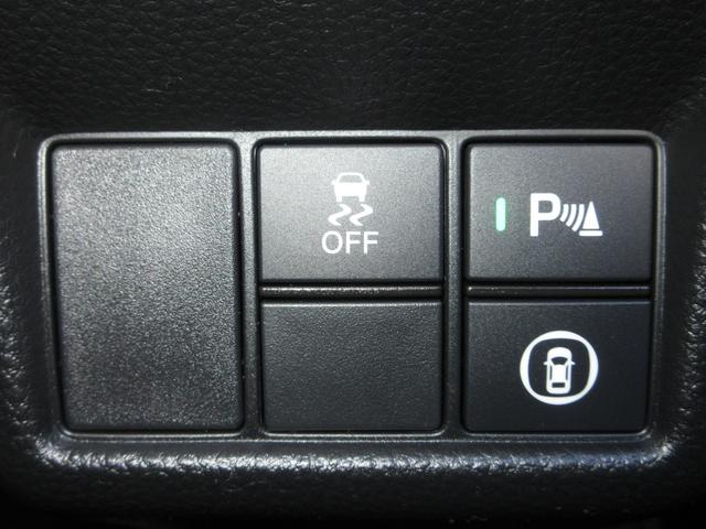 シビック ＥＸ　禁煙　ワンオーナー　６速マニュアル　ＢＯＳＥプレミアムサウンドシステム　ワイヤレス充電器　レザーＸスウェードコンビシート　運転席８Ｗａｙ助手席４Ｗａｙパワーシート　ブラインドスポットインフォメーション（18枚目）